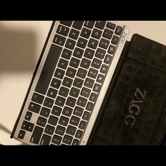 Zagg keyboard - Picture 1 of 5